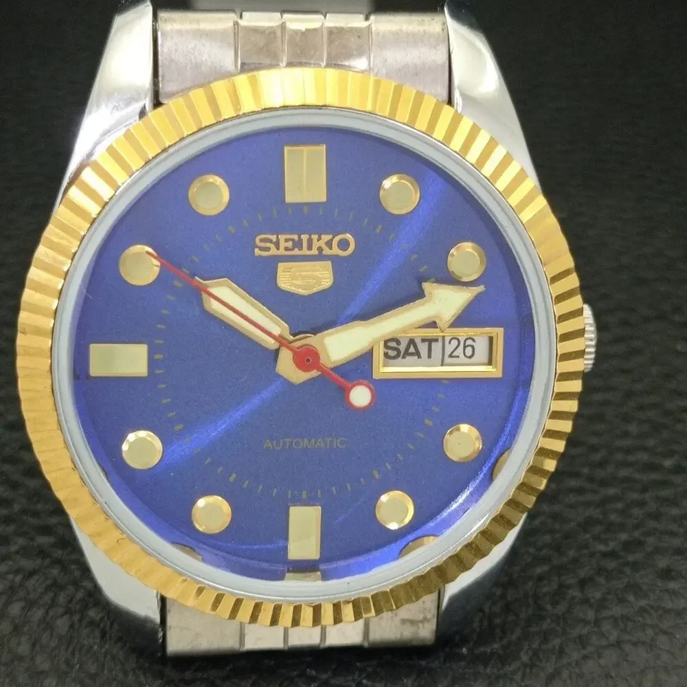 Vintage 1971 Seiko Automatic Mens Silver Watch W/daydate & Glass Back